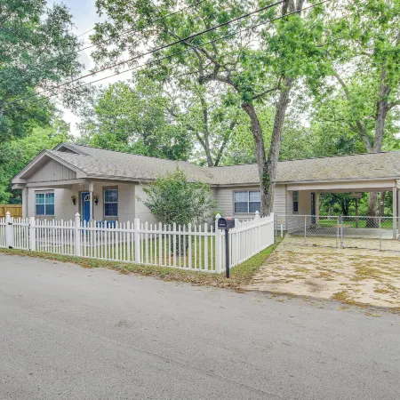 Gulfport Home w/ Fire Pit: RV/Trailer Parking