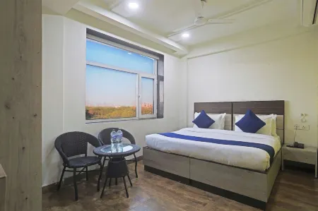 Hotel Aerostar Gold Near Yashobhoomi Отели рядом с достопримечательностью «Храм Йогмайи»