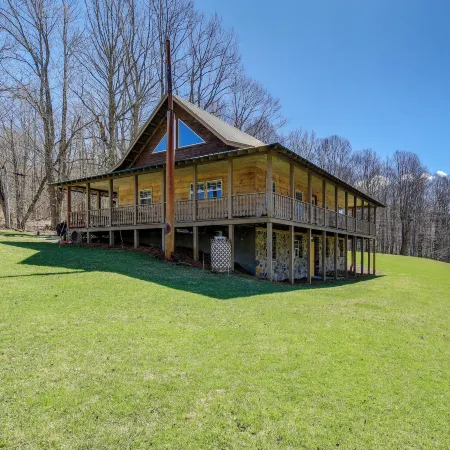 Tranquil Mountain Getaway in Troutdale: Game Room!