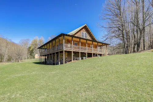 Tranquil Mountain Getaway in Troutdale: Game Room!