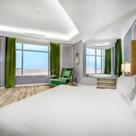 Sukani Royal Hotel, Hail