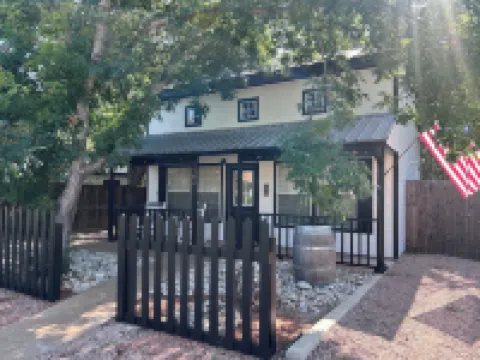 Columbus Cottage, .5 Miles to Main, Private Hot Tub!