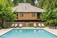 LOGE Camps Alta Crystal Hotels in Pierce County