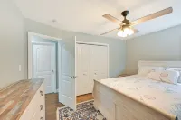 Hampton Bays Retreat Walk to Squires Beach! - 3-Star