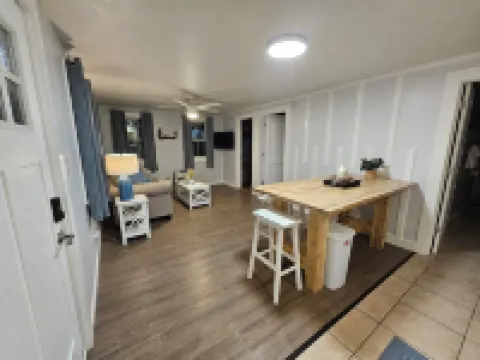 Cozy Coastal 2-bedroom condo with AC, WiFi in welcoming Saco