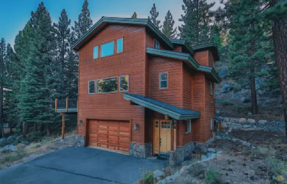 The Elevator House Sleeps 10! Hotels near Elevation 6225 Sports