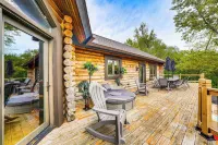 Fox River Luxury Estate: Pool, Sauna & Eagle Views - Homestays