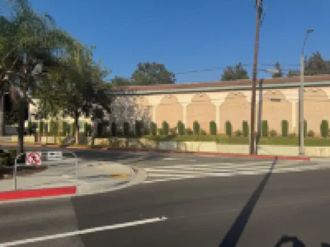 ออล 8 โมเทล โรงแรมในอาซูซ่า