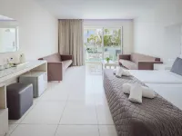 塔西亞馬里斯綠洲酒店 鄰近聖納帕修道院的酒店