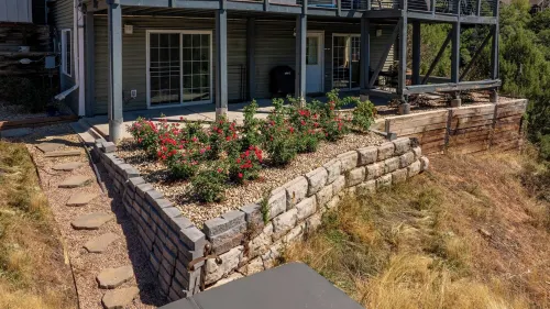 2-bedroom apartment in charming Glenwood Springs with Hot Tub, AC and Heating.