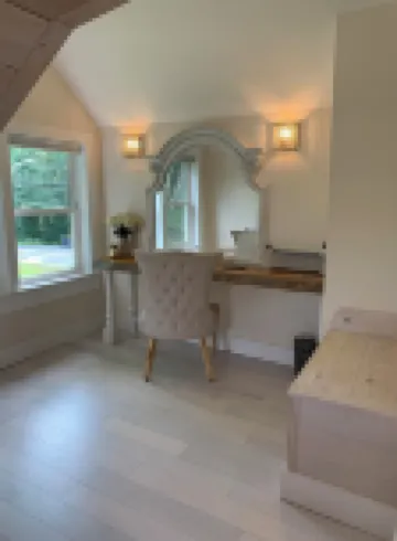 5 Bed 2Bath Fully Remodeled Farmhouse Near Beaches, Portland, Airport & Hiking