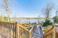 현대적인 호숫가 리트리트