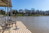 Enjoy fireside sunset & walk to movies, shops, restaurants!