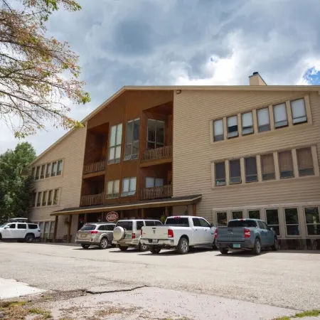 Family-Friendly Condo-1 Minute Walk to AF Lifts, Equipment Rental, Restaurants