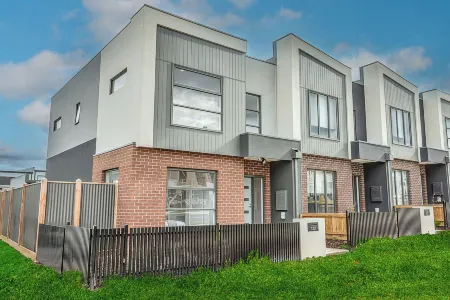 StayAU Fresh Modern 5BR Retreat Netflix in Berwick Отели в г. Беруик