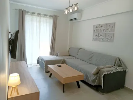 Elegant Modern Apartment in Heart of Marousi Отели рядом с достопримечательностью «Олимпийский стадион»