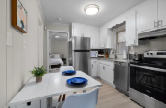 Chic Apartment Near Duke~Easy Access to Downtown & Dining Spots