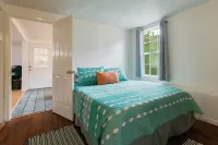 Relaxing Riverfront Taos Staycation, Pet Friendly!