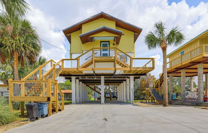 'Sunny Side up' Canal-Front Getaway w/ Dock!