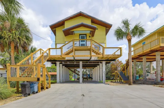 'Sunny Side up' Canal-Front Getaway w/ Dock!