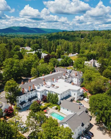 The Red Lion Inn Отели рядом с достопримечательностью «Bidwell House Museum»