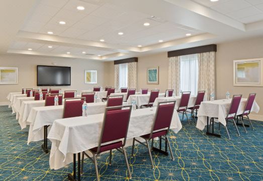 햄프턴 인 & 스위트- 시애틀 우딘빌 와