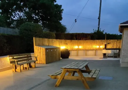 Country Cottage, private hot tub, sauna, outdoor room with stove. Peaceful& calm