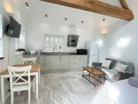 Detached Studio. Sleeps 2, pet friendly, with parking Hotel a Worth Matravers