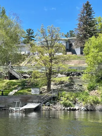 *PROMO* Road access 4 bdrm/2 bath house on Lake of the Woods-2 mins to downtown!