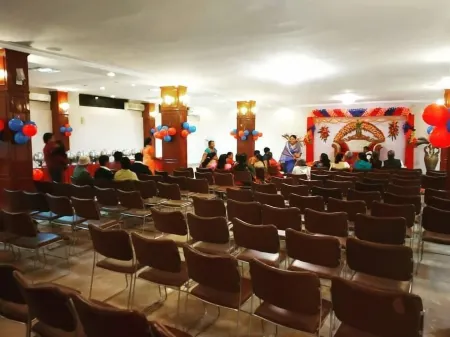 Hotel Sujata Отели рядом с достопримечательностью «Statue of Buddha in Bodhgaya»