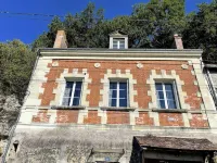 Le Petit Nice Charming semi-troglodyte house. Hotels in Vouvray