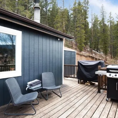 Aspen Glow Cabin - a charming 2-bedroom cabin with mountain views & wood stove