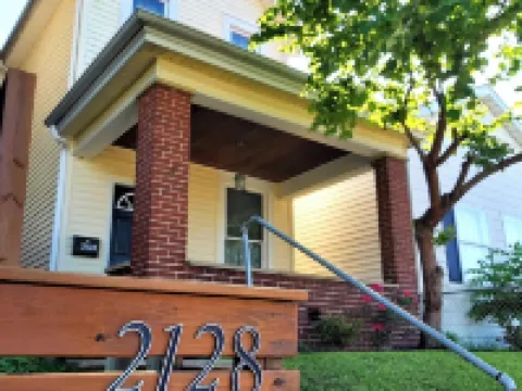 Renovated Apartment with Modern Amenities, Fenced-In Back Yard -Downtown Ashland Hotels in Boyd County