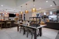 Hilton Garden Inn Fort Myers - breakfast