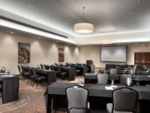 DoubleTree by Hilton Lawrence Hoteles en Lawrence