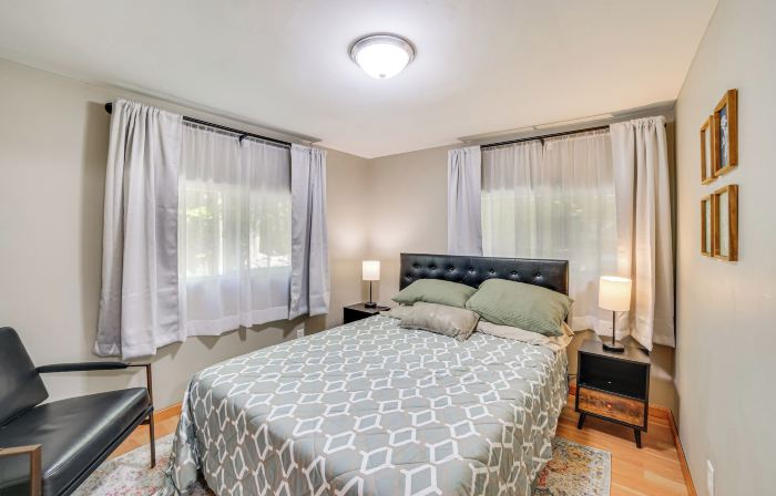 Walk to Water: Lake House in Suring!