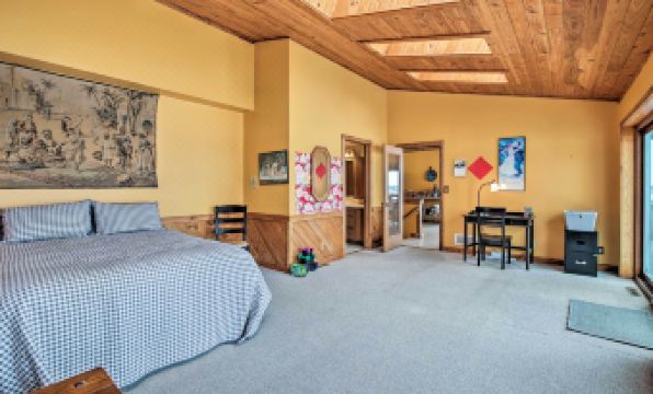 Updated Cabin on 7 Acres - Day Trip to Lake Geneva - Housity