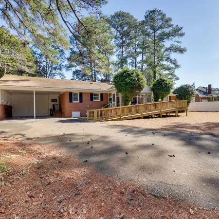 < 2 Mi to Ecu: Cozy Greenville Getaway w/ Porch!
