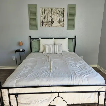 Fully Furnished 1-bedroom apartment in the medical district of charming Lufkin