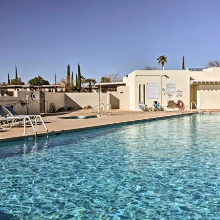 Green Valley Townhome w/ Patio & Resort Amenities