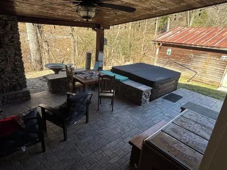 The Cedar Cabin at Center Hill Lake