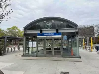 Next to ocean, 5 min to downtown or to the airport by T Hoteller i East Boston