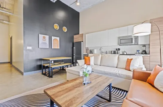 Heart of Downtown Dallas: 2BR/2BR