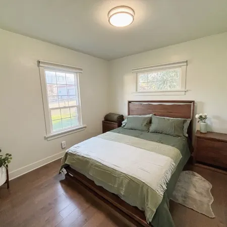 Cozy and Bright 6-Bedroom House in Renton Отели в г. Кент