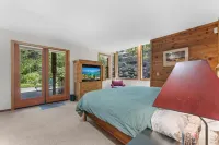Spacious Donner Lakeview Home