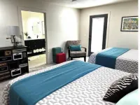 5 BR House w/Boat Parking .5m to Marina. Game room. Outside fire pit.