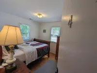 Hans' Villa - Charming 8 Bedroom Home with 2 Baths East Riverdale住宿飯店