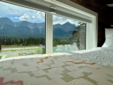 NEW 1 Min to Banff Gate | Mountain Views Retreat | Juliet Balcony | Loft Nook Hotels in Harvie Heights