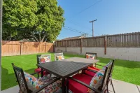 Palm Royale Club! 2 Bed, 2Bath with Master bedroom in the nicest city of Downey!