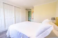 Long Lane Stables Lodge. Spacious Country Retreat Hotels in Wincanton